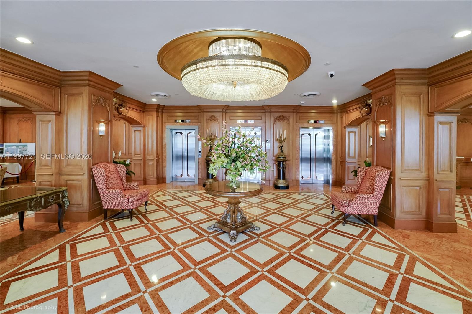 700 Biltmore Way 909