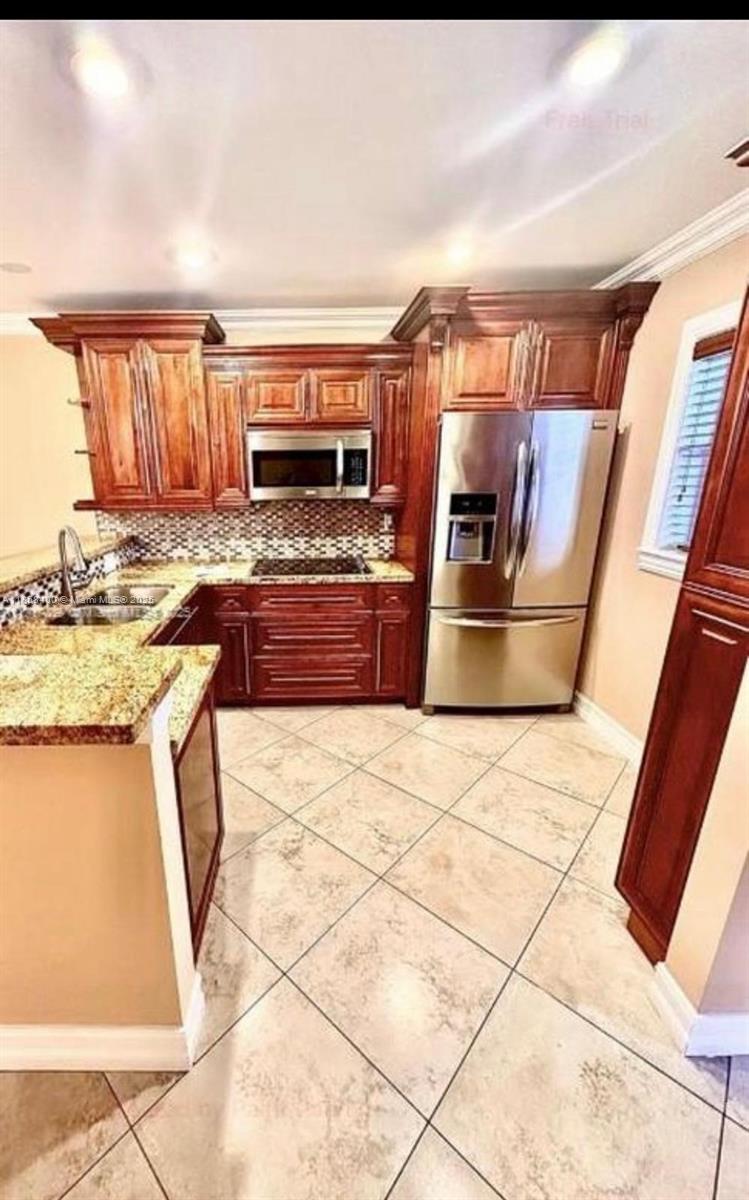 Cozy 2 Bedroom Apartment for Rent in South Miami, FL
Nestled in a wonderful South Miami neighborhood, this inviting 2-bedroom apartment offers comfort and convenience. Enjoy a bright living area, a functional kitchen with essential appliances, and a peaceful bedroom with ample closet space. The unit features updated finishes, tile flooring, and plenty of natural light.
Prime South Miami location with easy access to shopping, dining, and parks
Quiet, residential street in a friendly neighborhood
On-site laundry and assigned parking options (where applicable)
Pet-friendly policies may apply