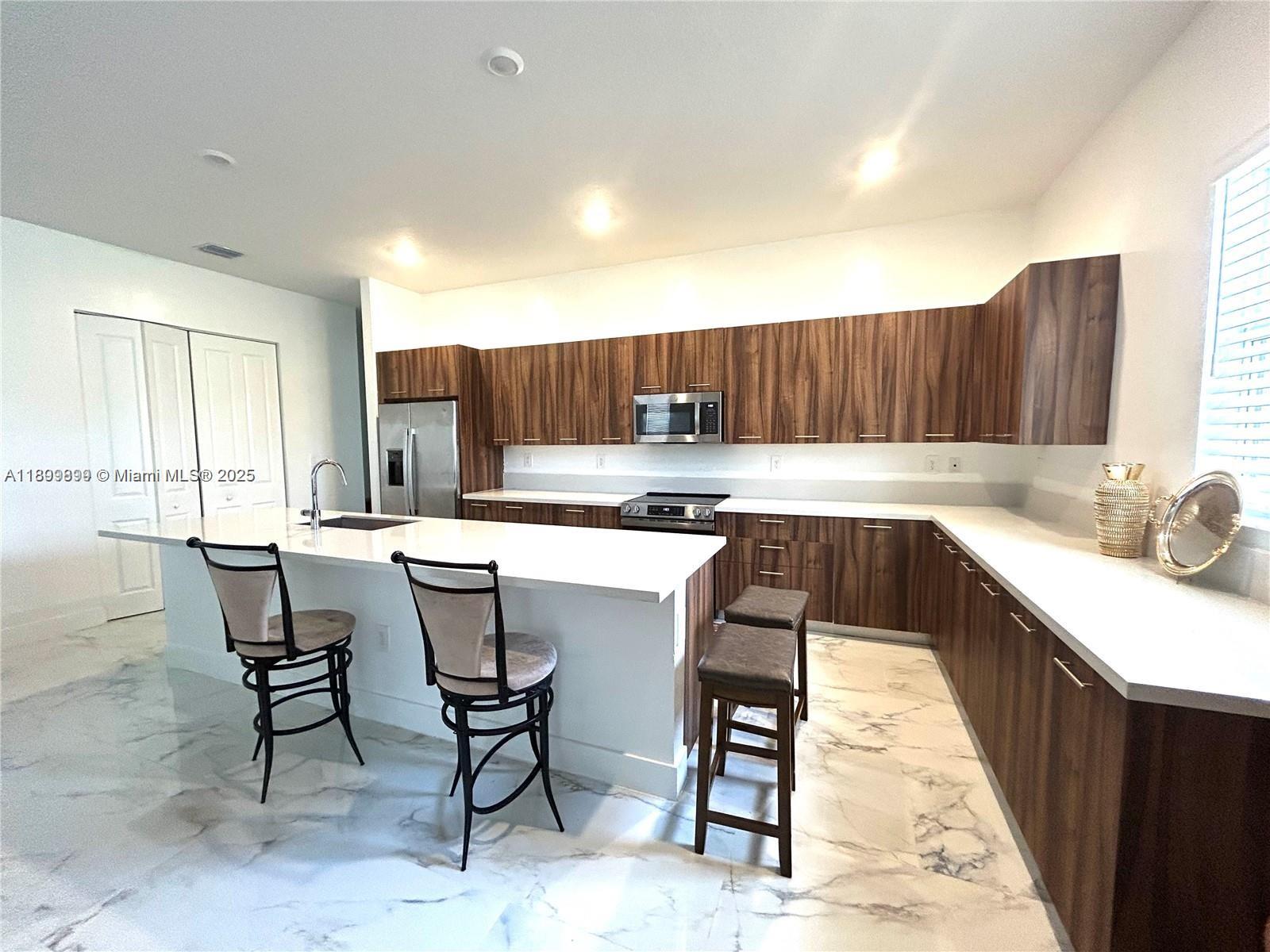 RESERVE AT DAVIE - Residential Lease