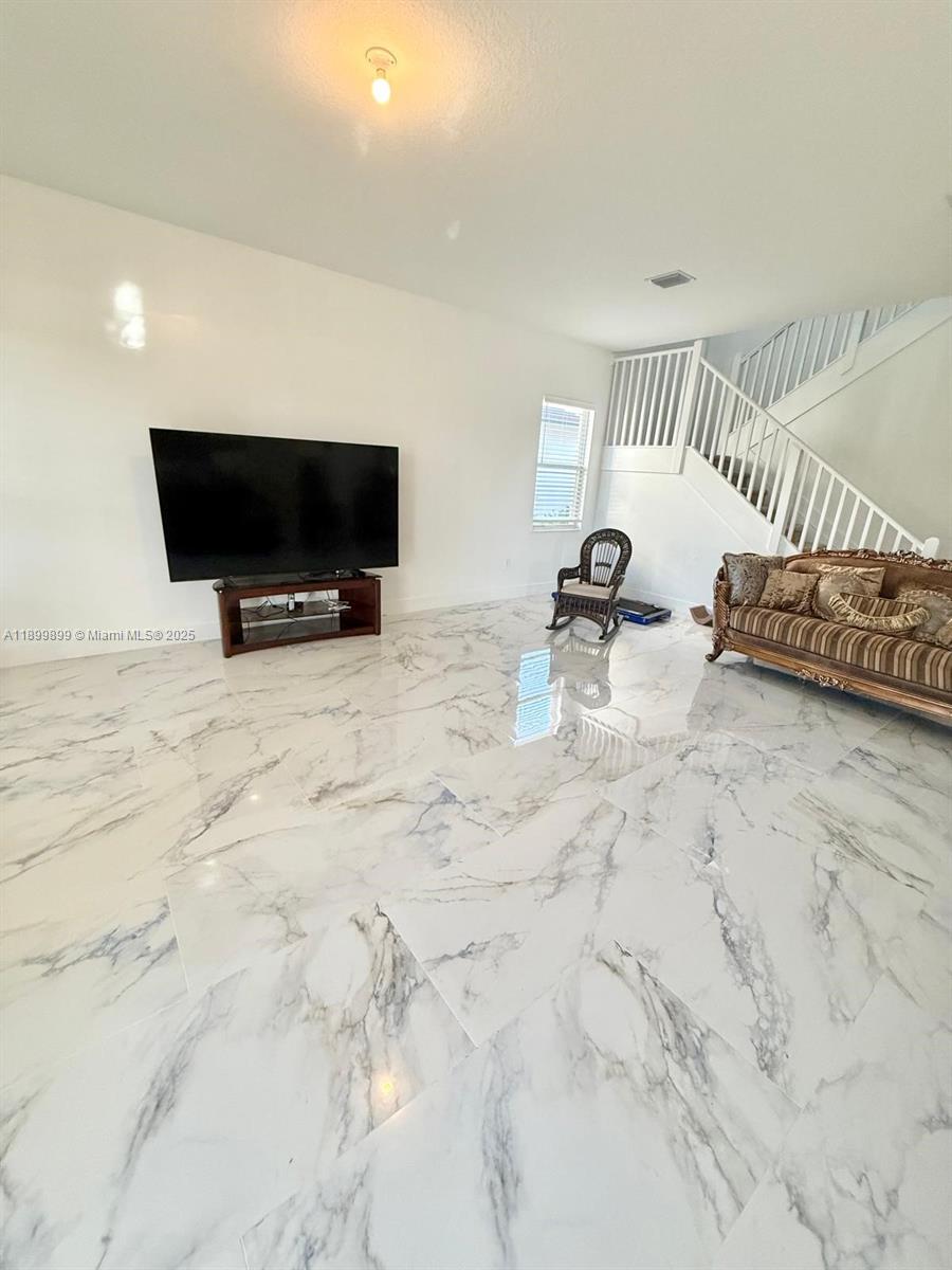 RESERVE AT DAVIE - Residential Lease