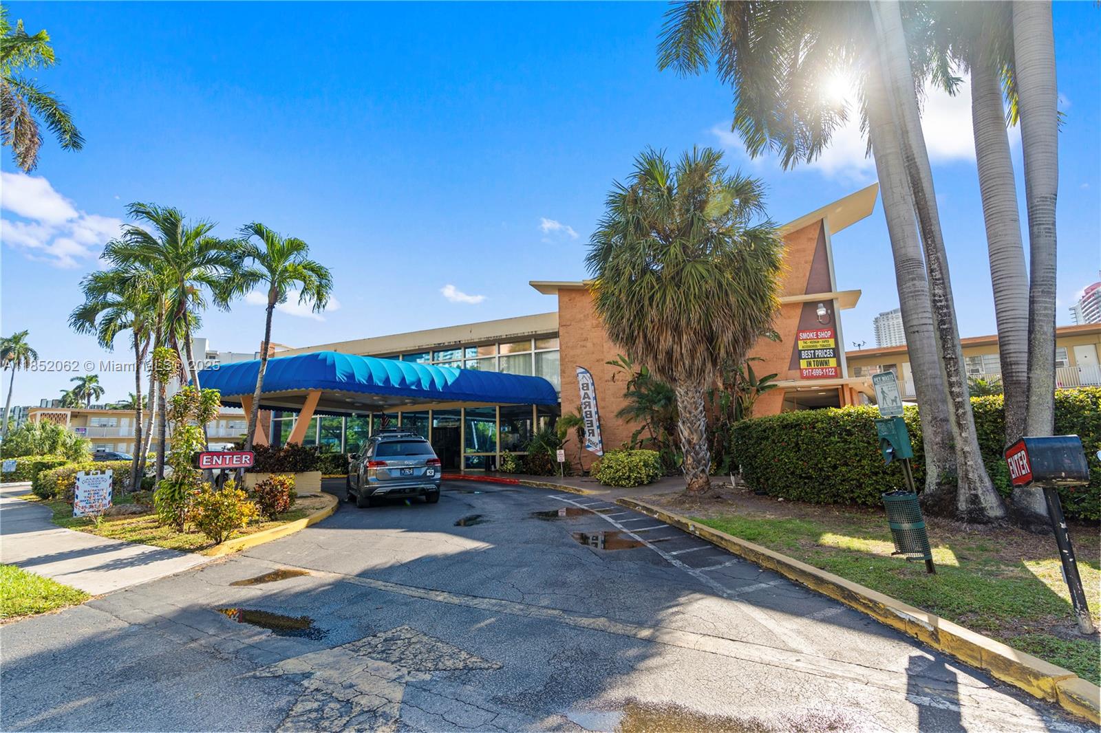 DIPLOMAT GOLF & RACQUET C - Residential