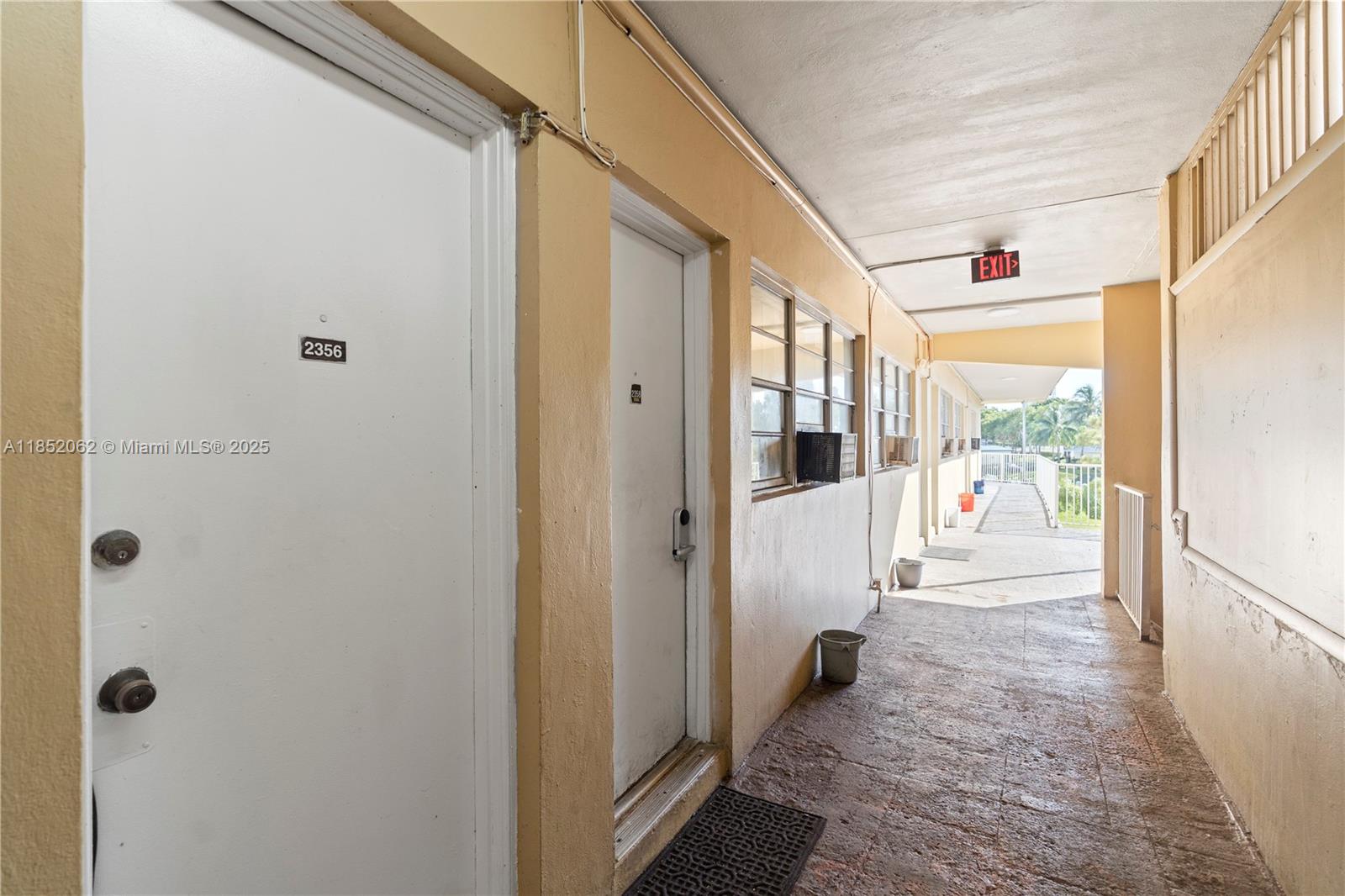DIPLOMAT GOLF & RACQUET C - Residential