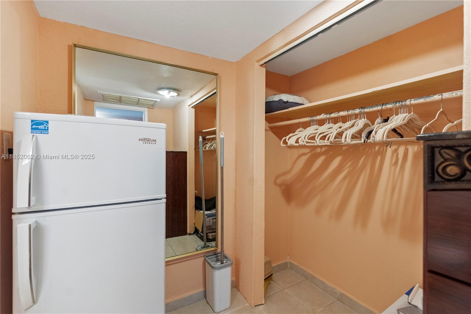 DIPLOMAT GOLF & RACQUET C - Residential