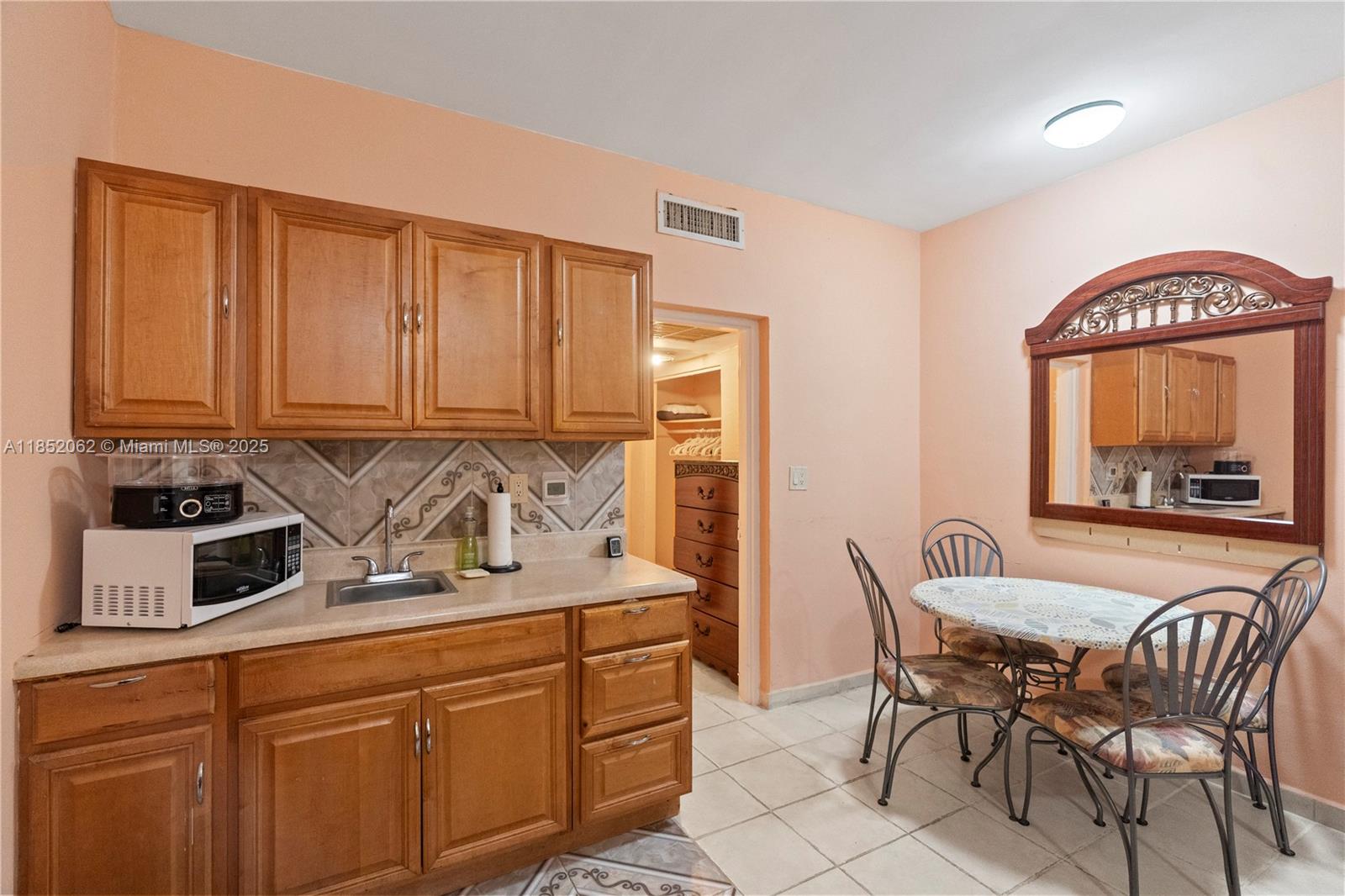DIPLOMAT GOLF & RACQUET C - Residential