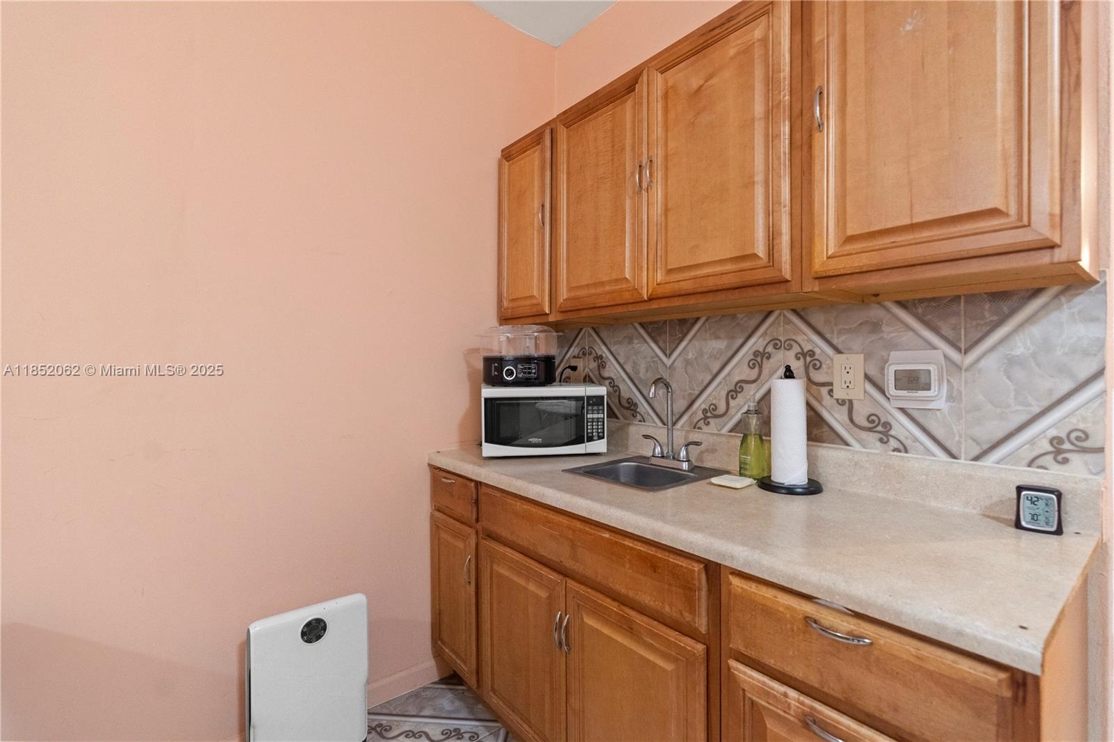 DIPLOMAT GOLF & RACQUET C - Residential