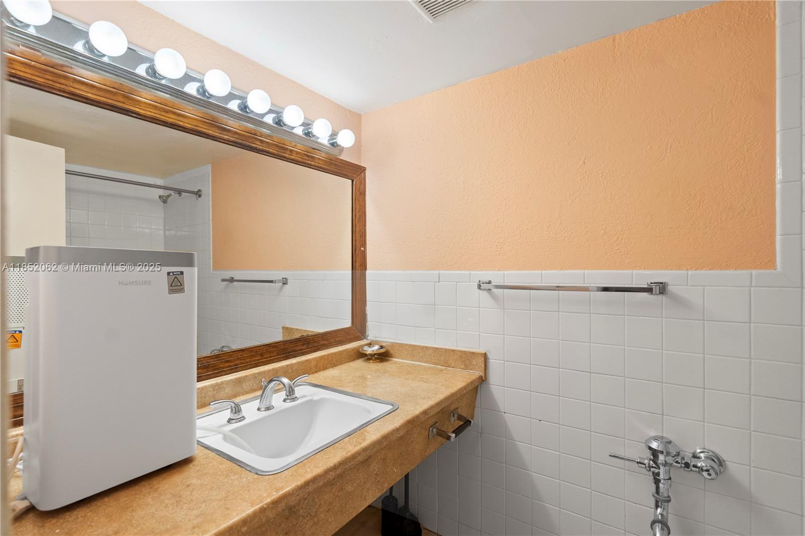 DIPLOMAT GOLF & RACQUET C - Residential