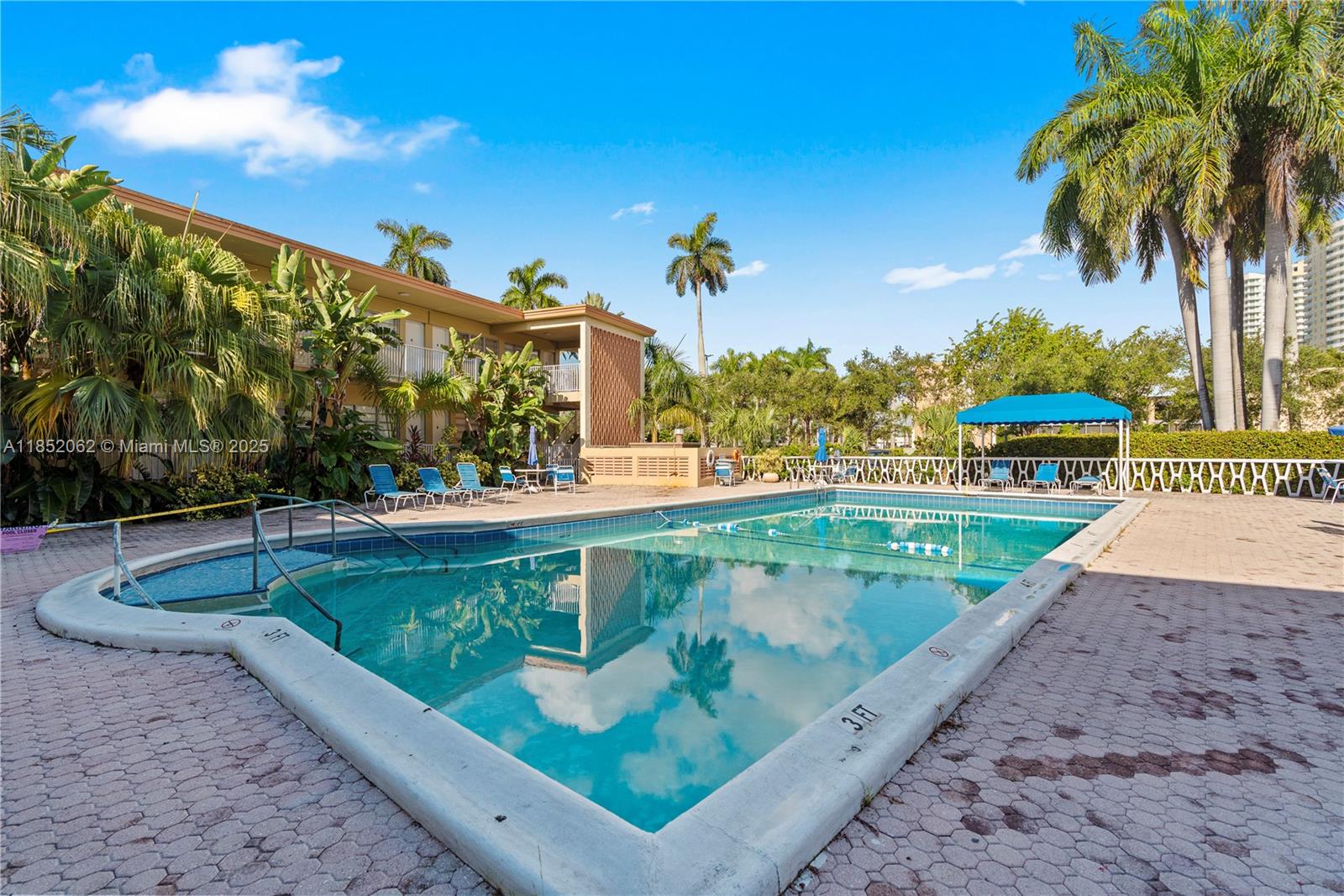 DIPLOMAT GOLF & RACQUET C - Residential