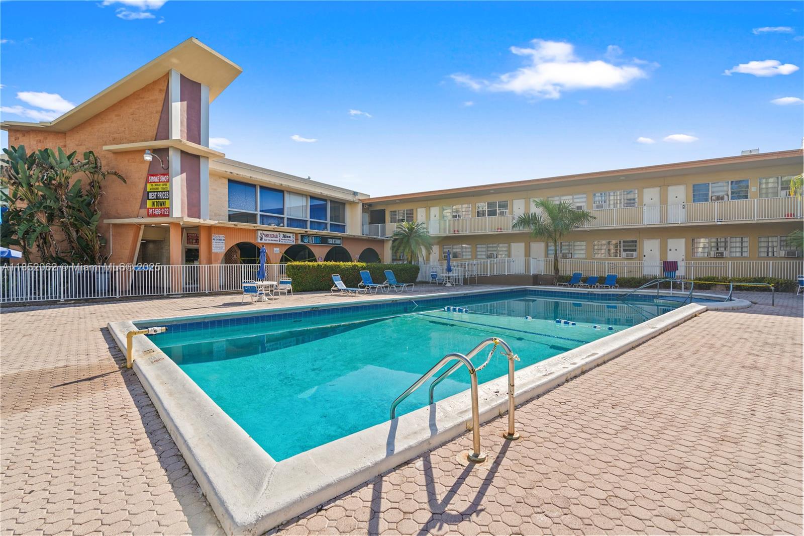 DIPLOMAT GOLF & RACQUET C - Residential