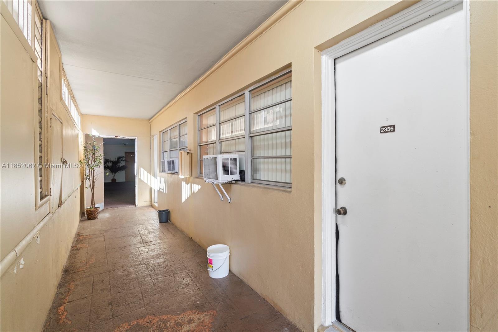 DIPLOMAT GOLF & RACQUET C - Residential