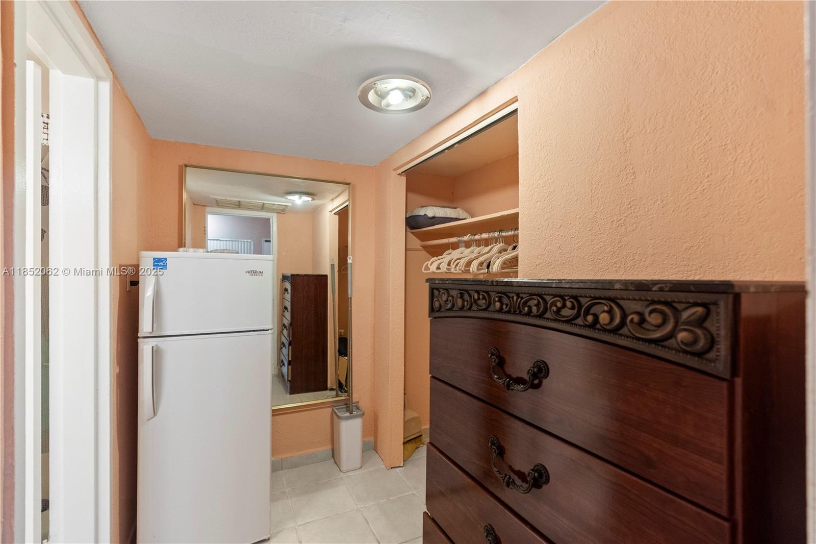 DIPLOMAT GOLF & RACQUET C - Residential