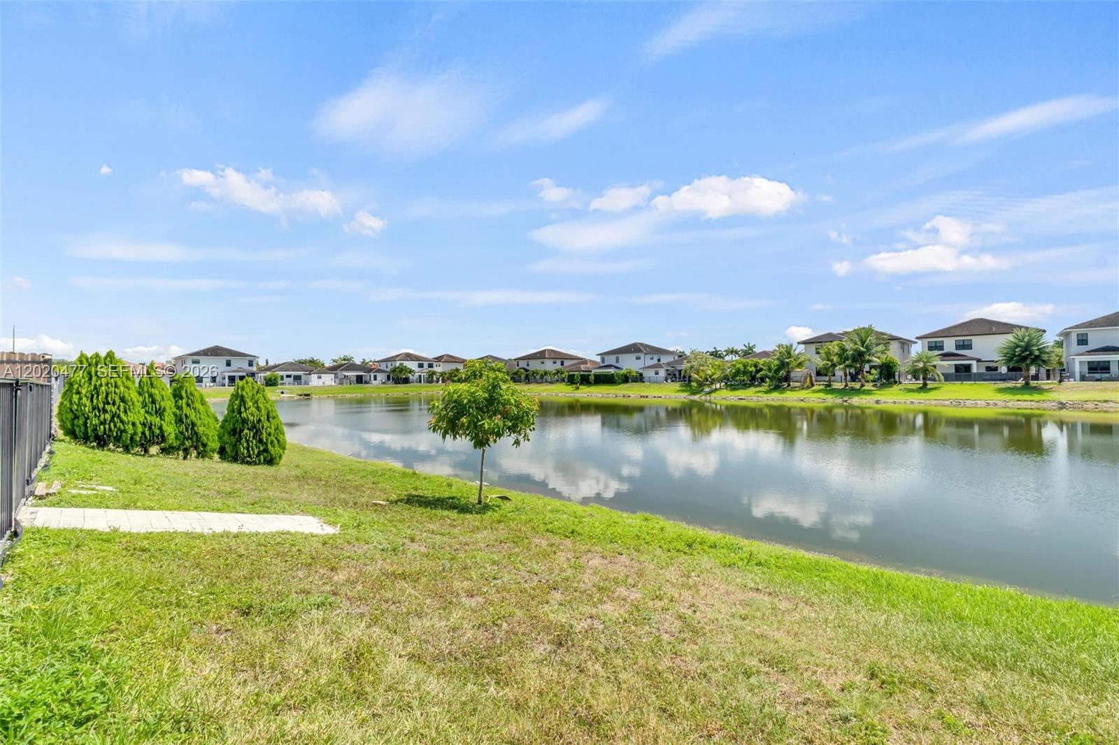 CYPRESS LAKE - Residential