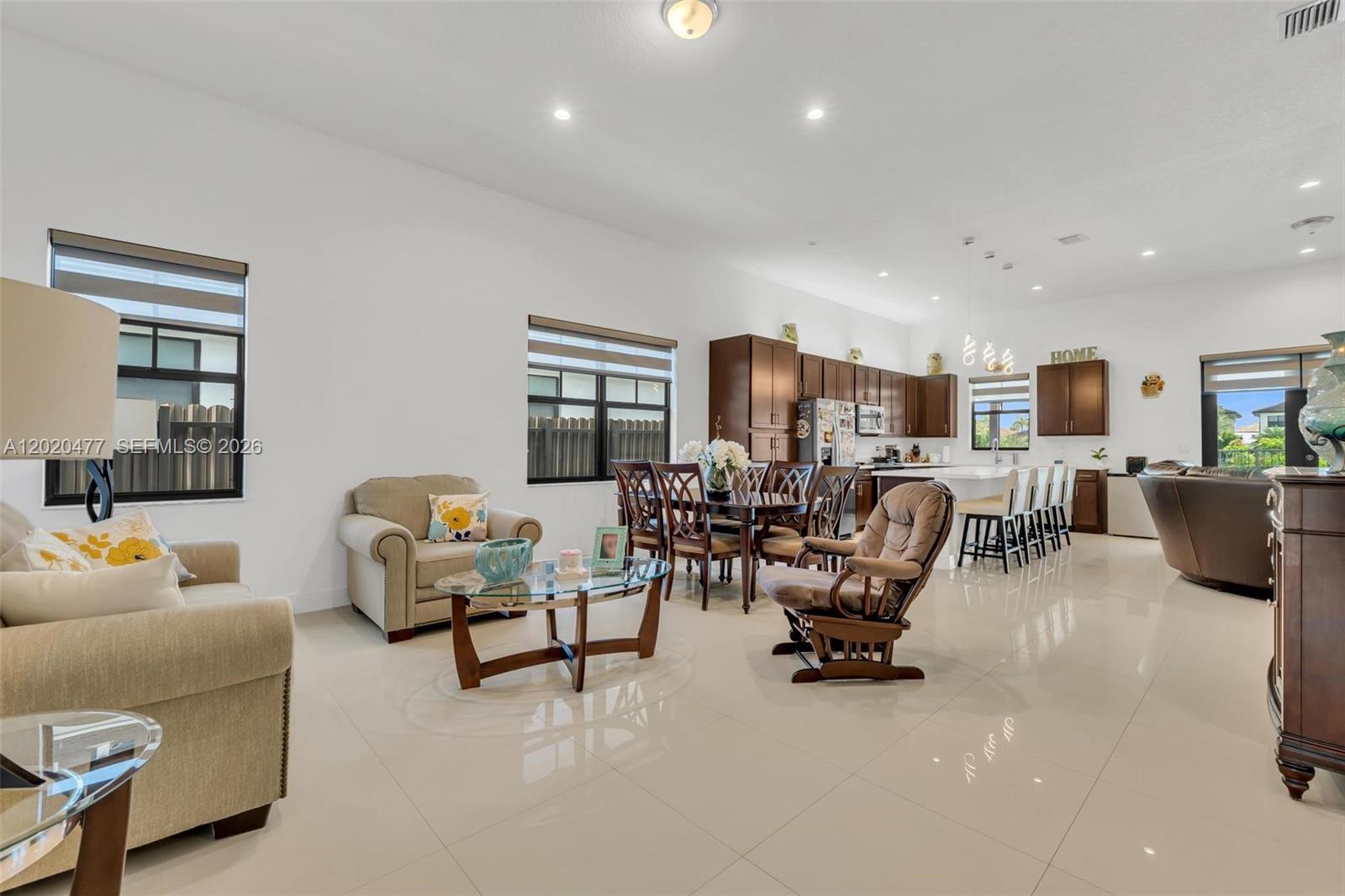 CYPRESS LAKE - Residential