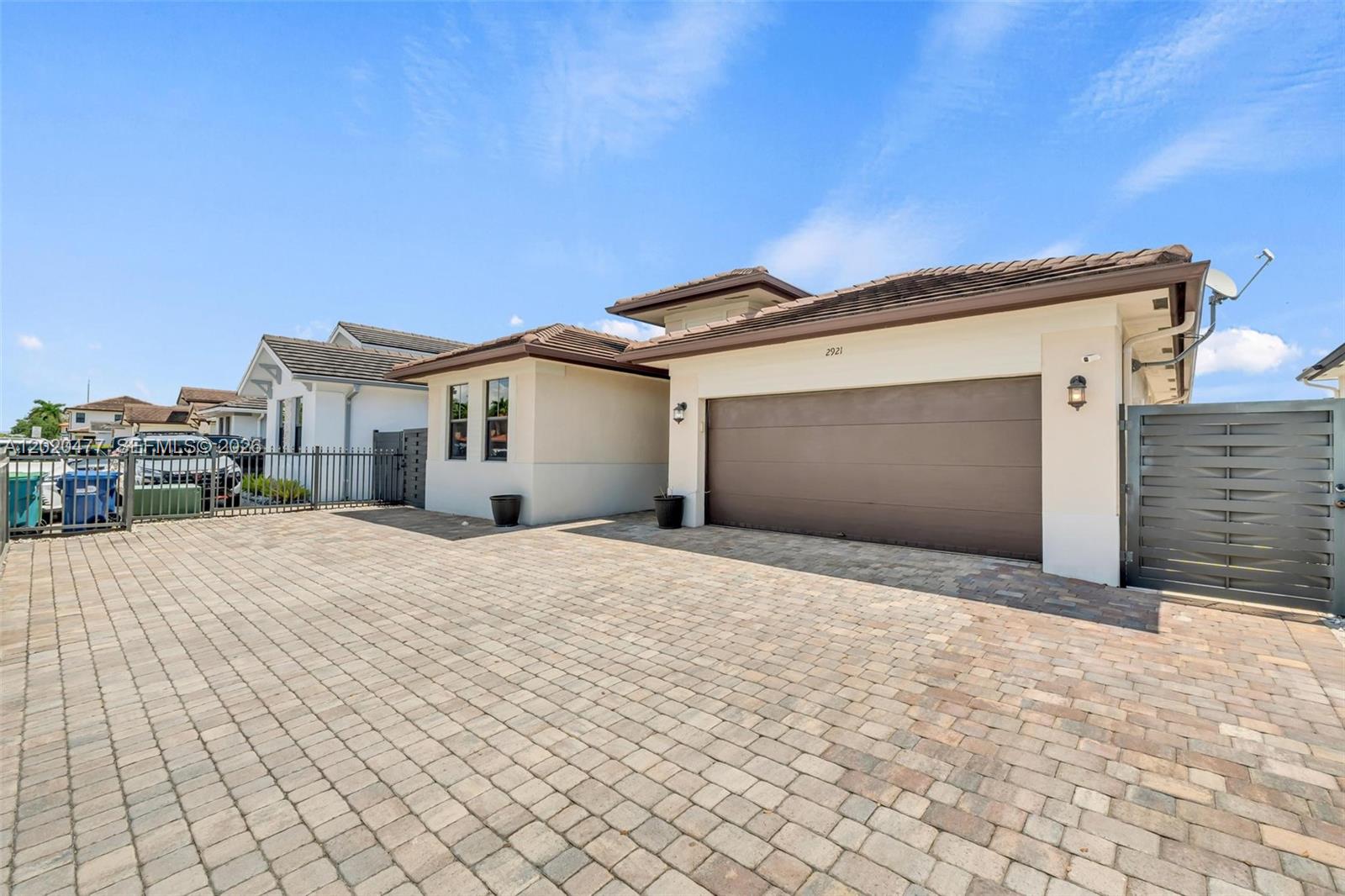 CYPRESS LAKE - Residential