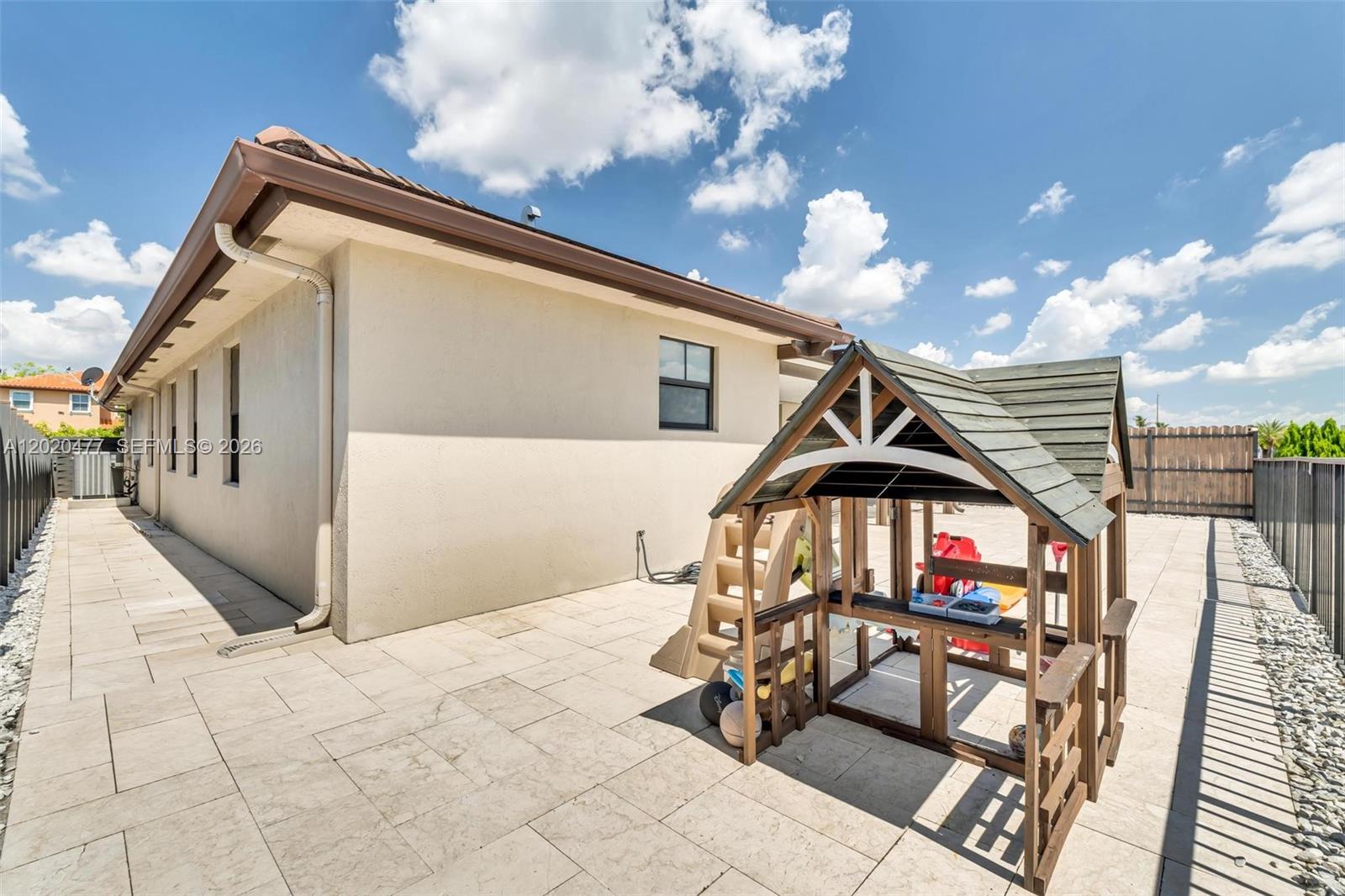 CYPRESS LAKE - Residential
