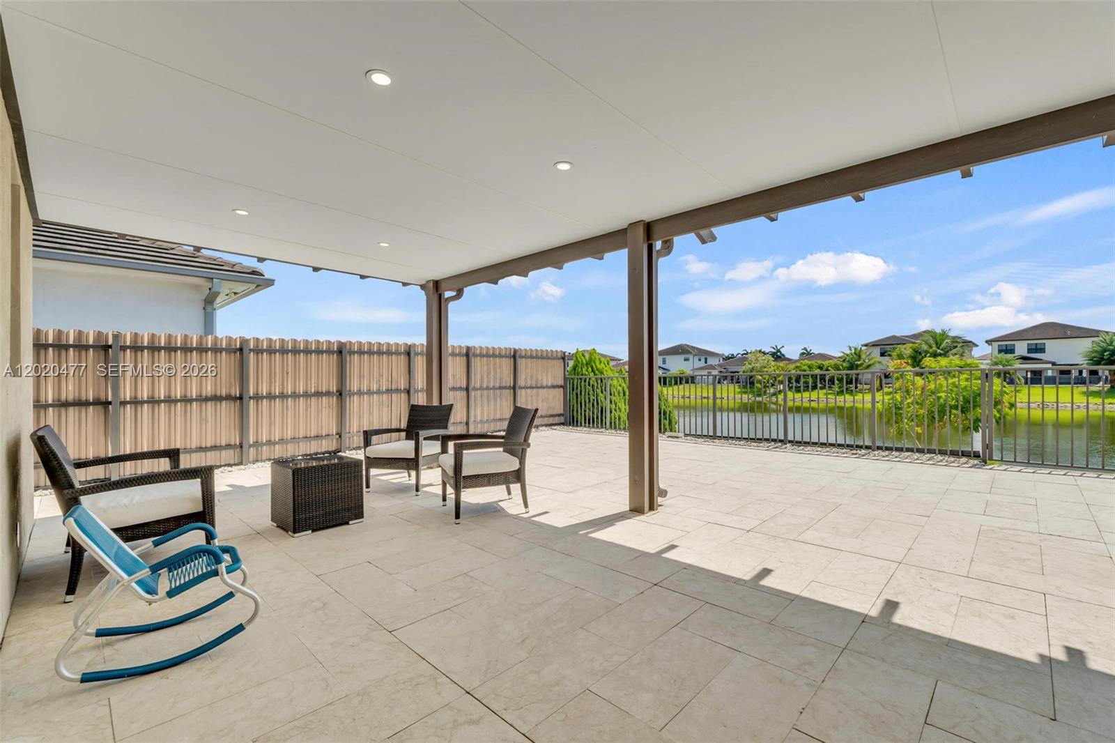 CYPRESS LAKE - Residential