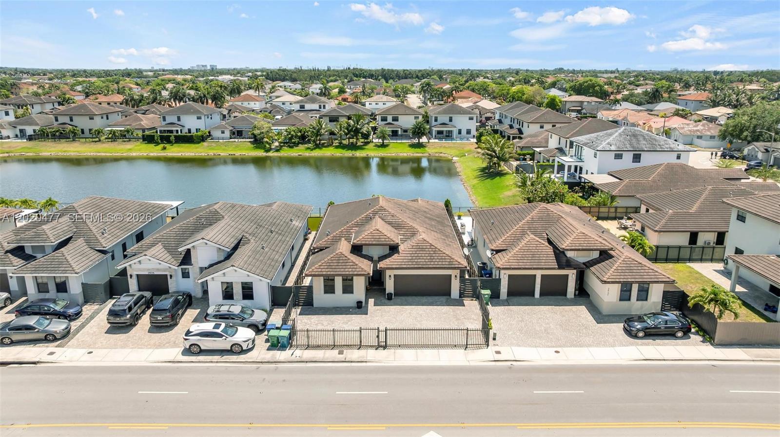 CYPRESS LAKE - Residential