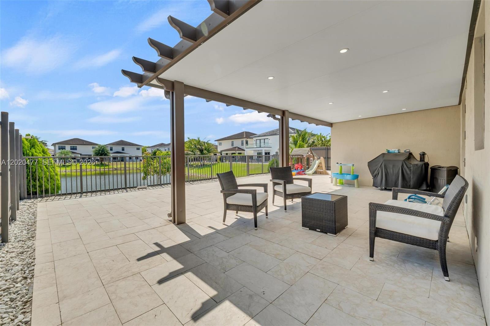 CYPRESS LAKE - Residential