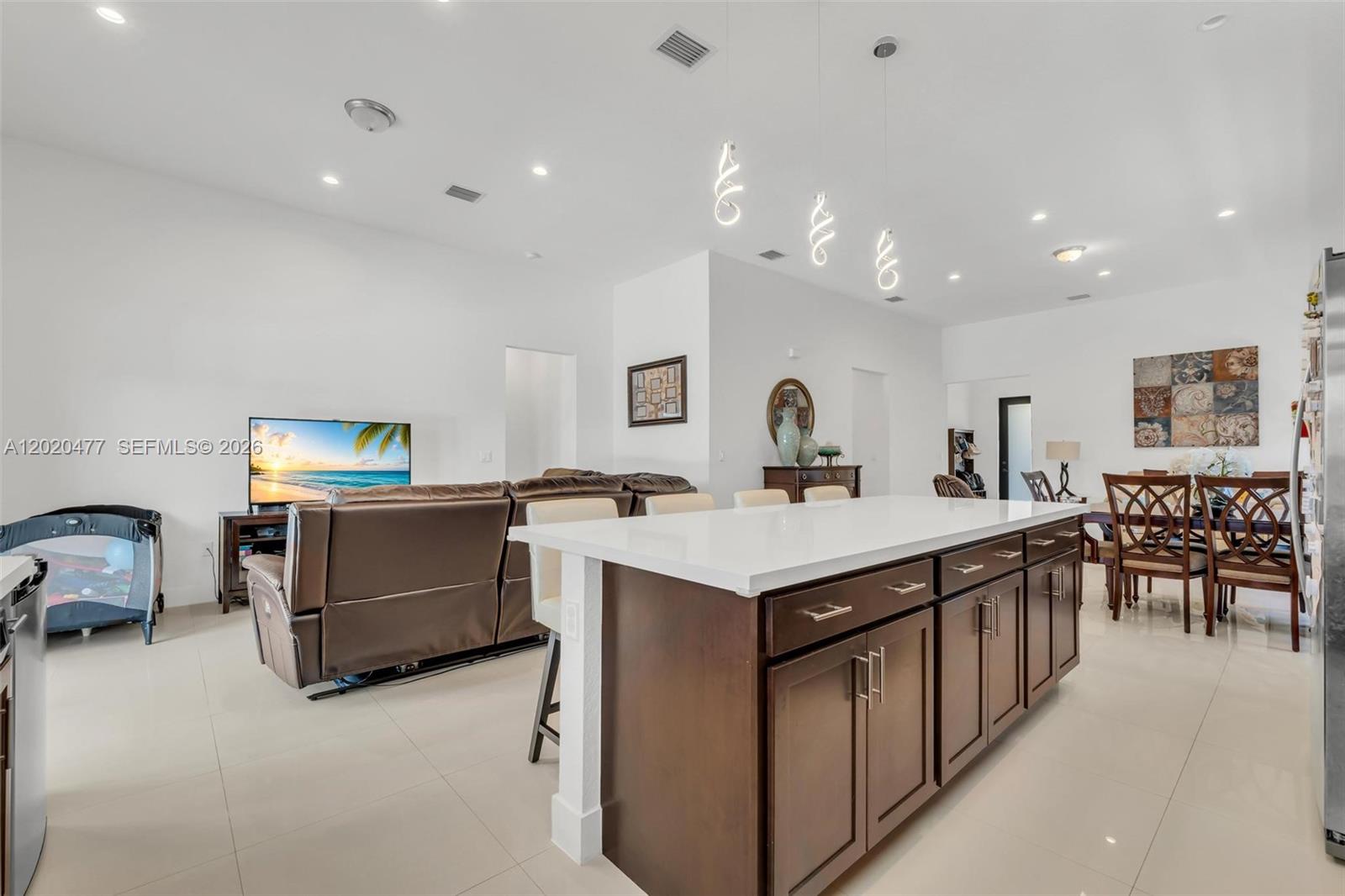 CYPRESS LAKE - Residential