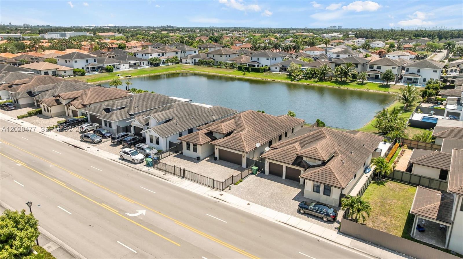CYPRESS LAKE - Residential