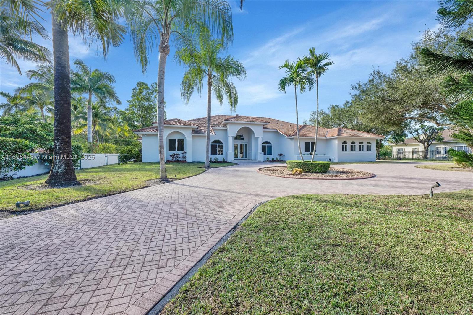 7260 Sw 100th St, Pinecrest, Miami-Dade County, Florida - 5 Bedrooms  
5 Bathrooms - 