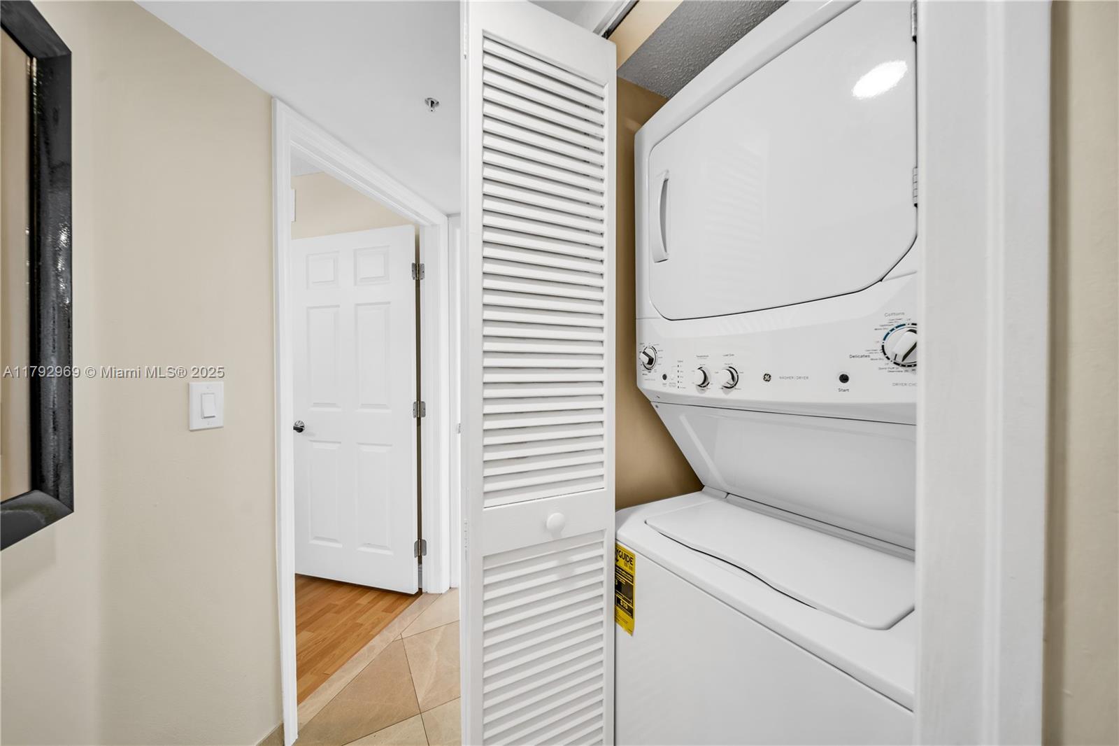 LA GORCE PALACE CONDO - Residential Lease