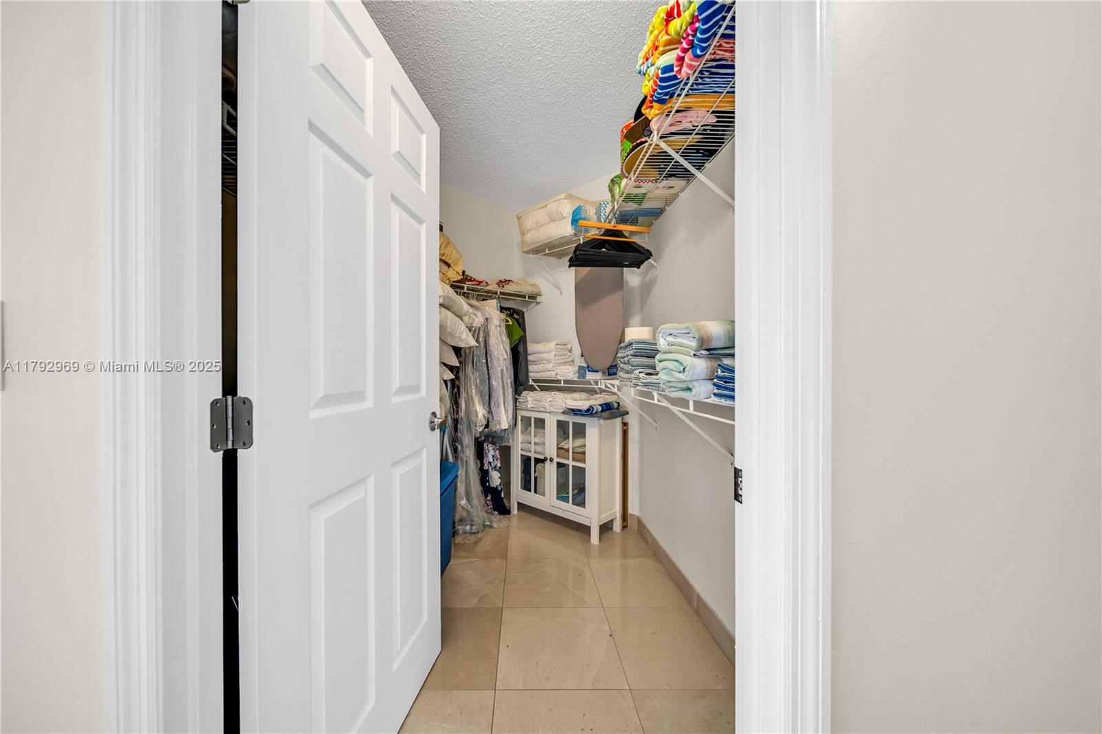 LA GORCE PALACE CONDO - Residential Lease