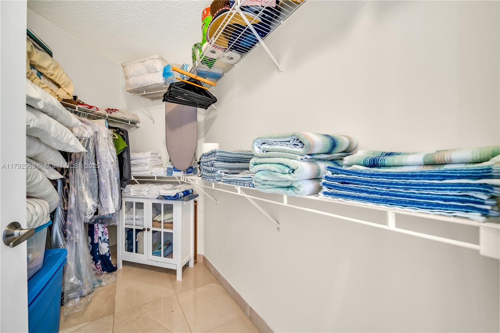 LA GORCE PALACE CONDO - Residential Lease