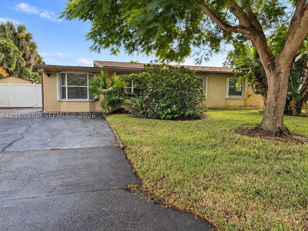 Photo of 4840 NW 10th Ter, Fort Lauderdale, FL 33309 (MLS # A12107885)