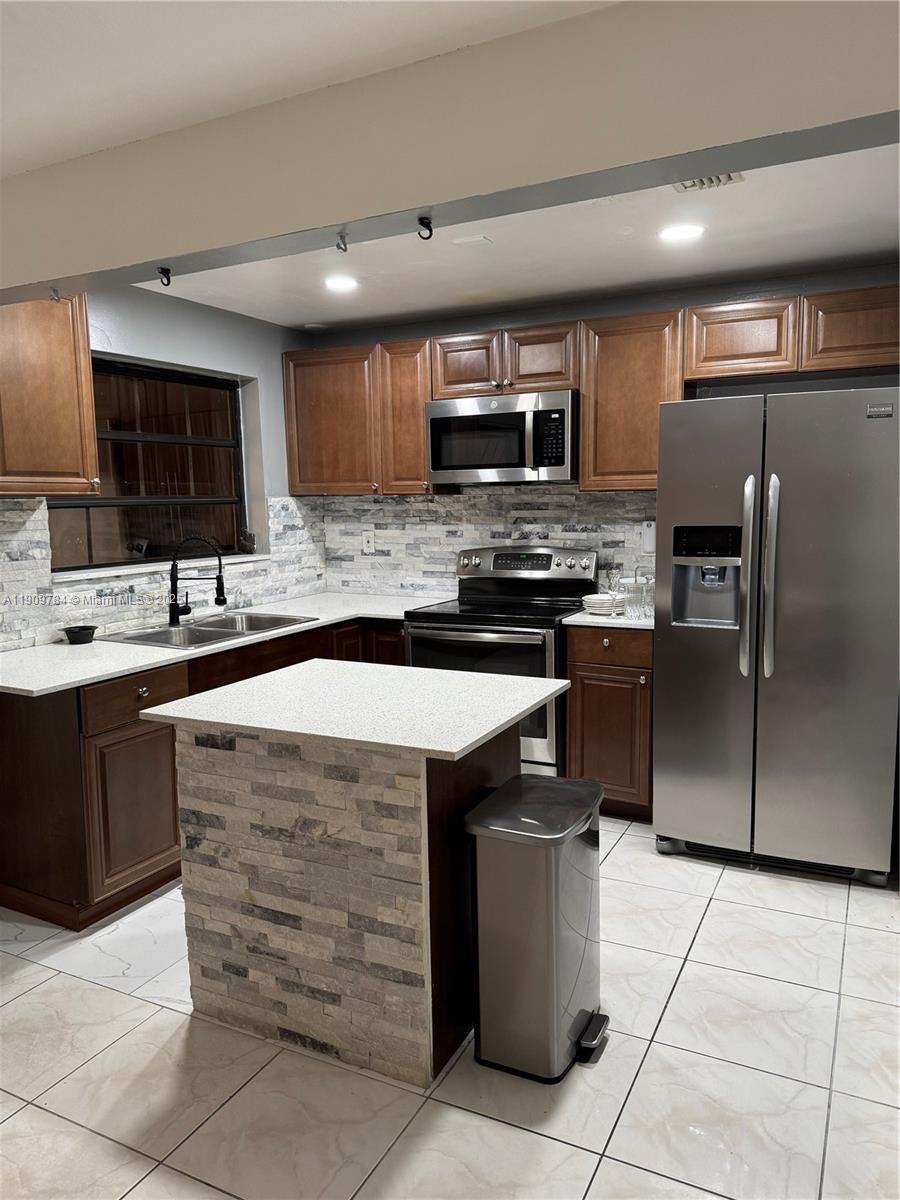 MILLER DREAMS SEC 1 - Residential Lease