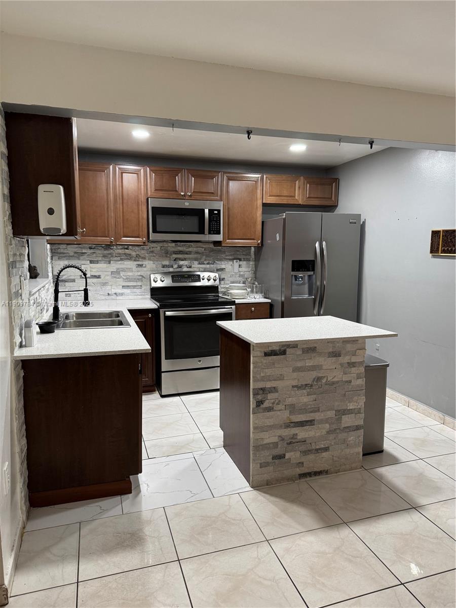 MILLER DREAMS SEC 1 - Residential Lease