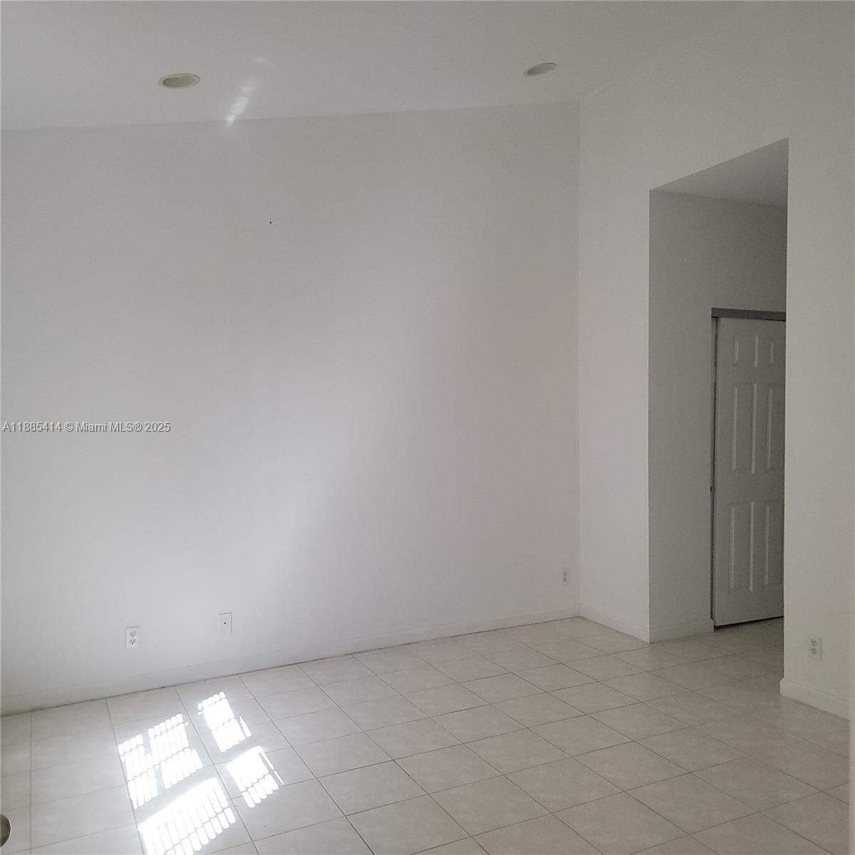 INVERRARY VILLAGE - Residential Lease