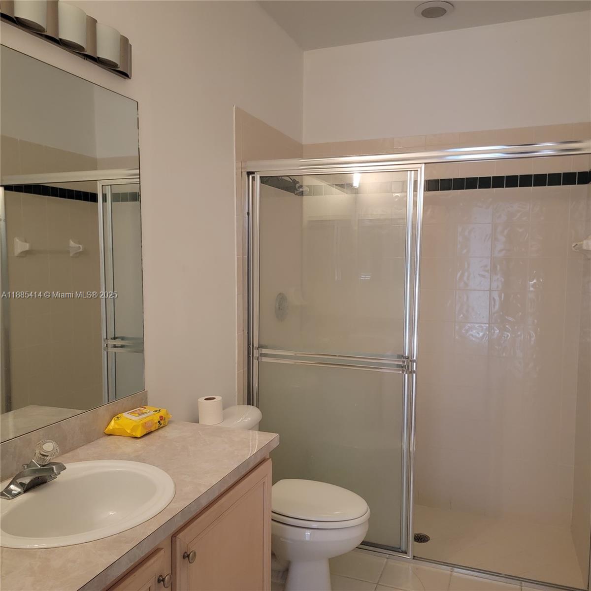 INVERRARY VILLAGE - Residential Lease
