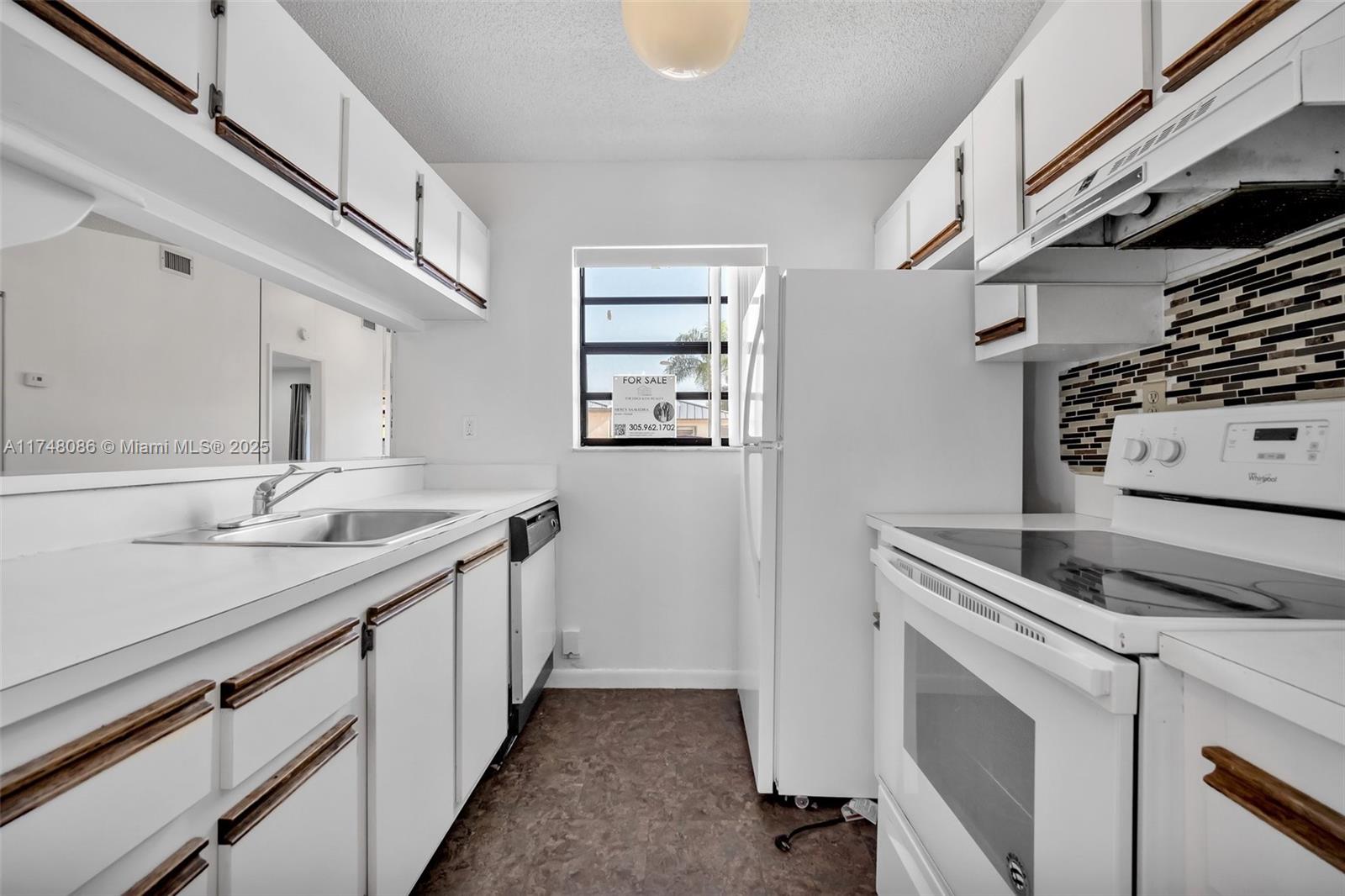 MOORS POINTE CONDO - Residential