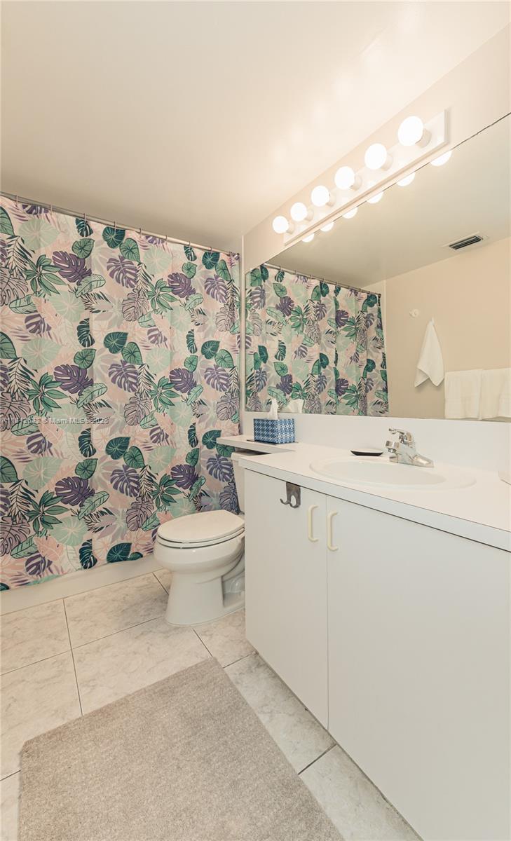 THE YACHT CLUB AT AVENTURA - Residential Lease