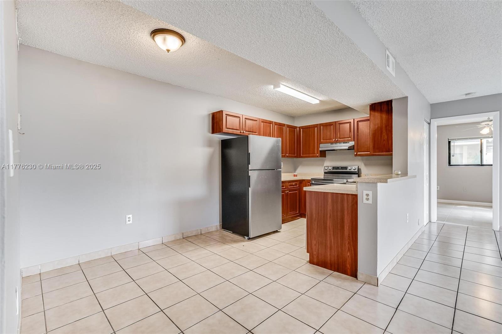 351 Palm Way 106