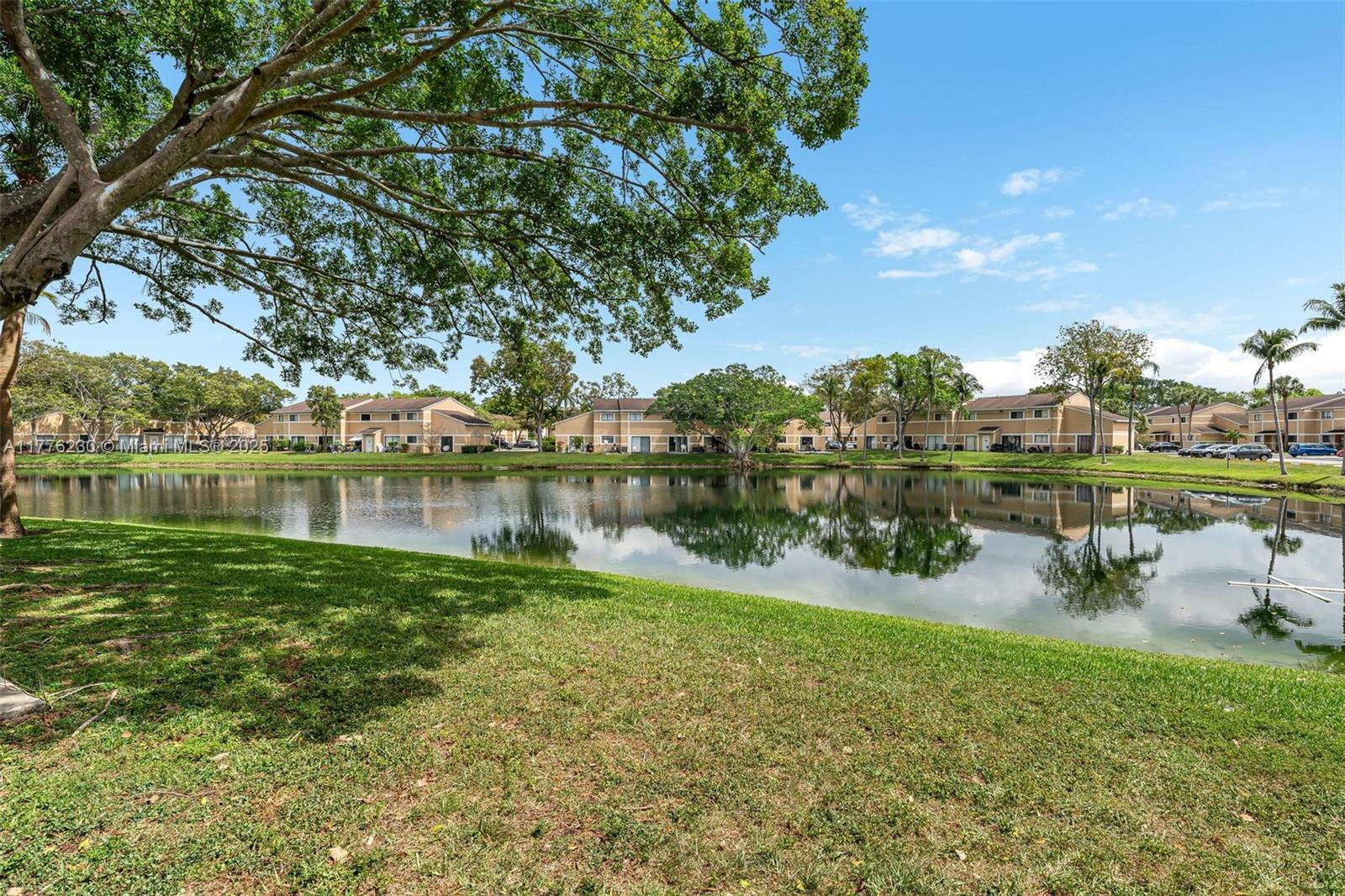 351 Palm Way 106