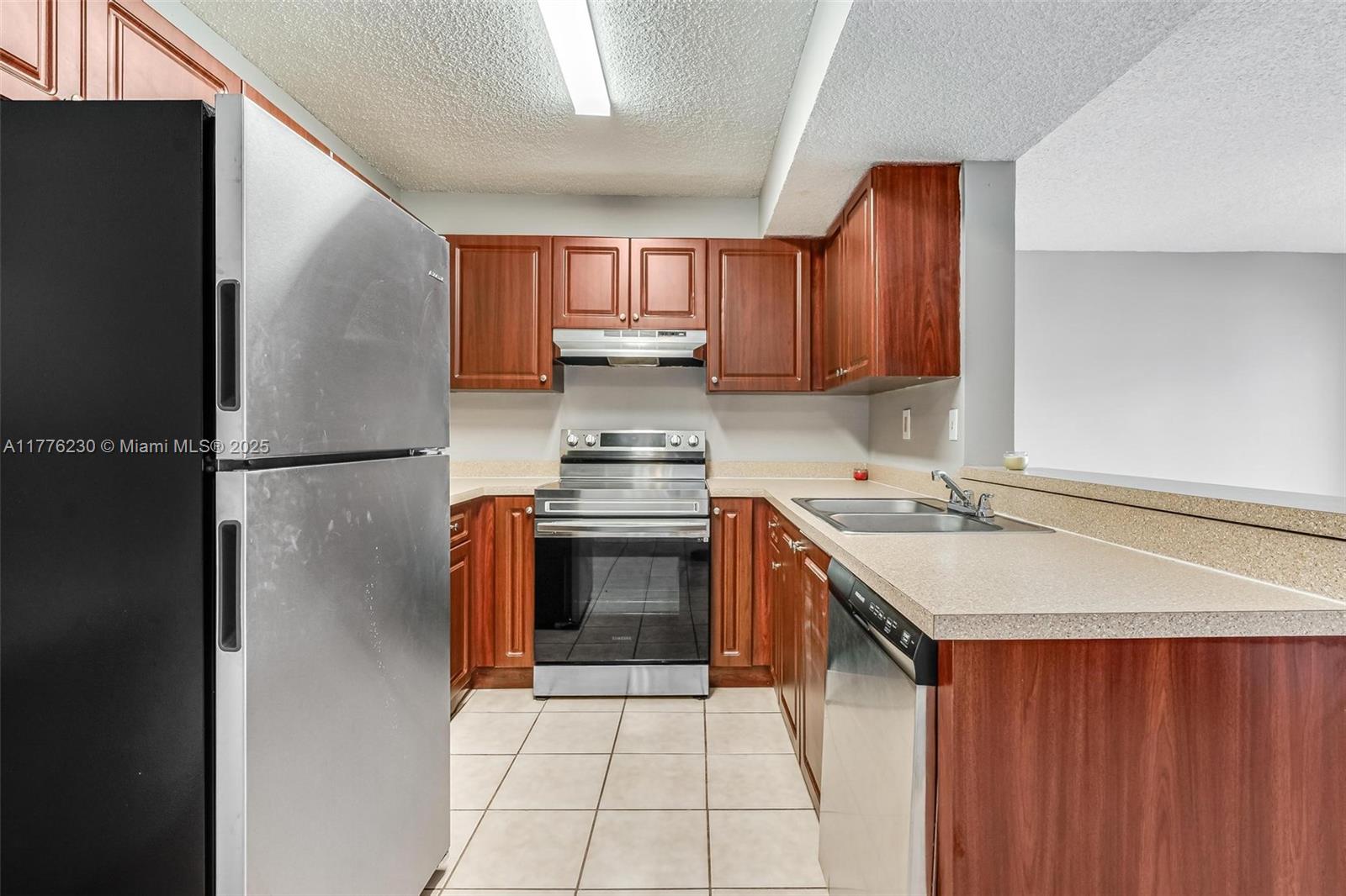 351 Palm Way 106