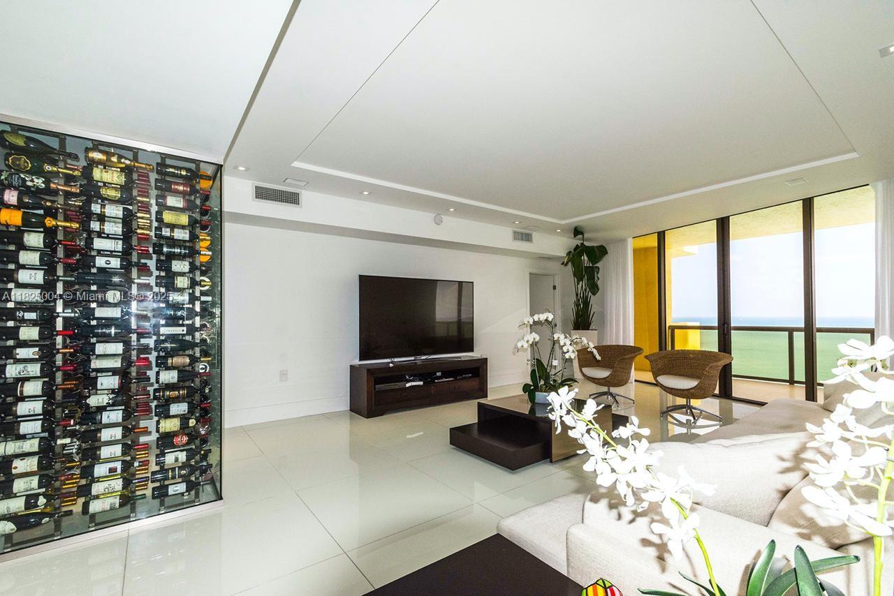 16275 Collins Ave 2401