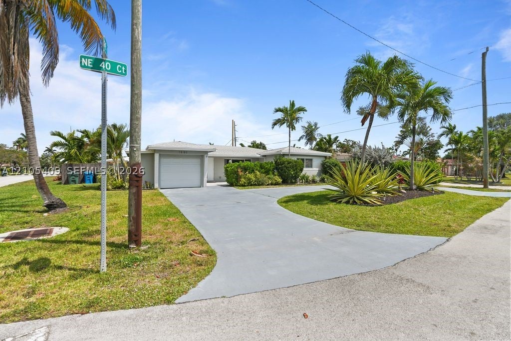 1501 NE 40th Ct