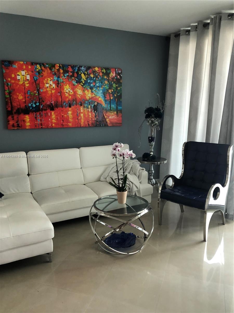 WIND CONDO - Residential
