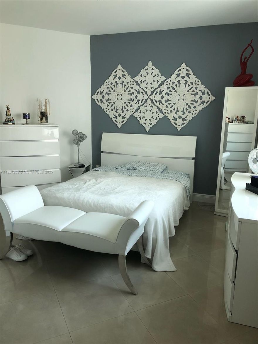 Beautiful apartment, fully furnished ,1 Bedroom, 1 Bathroom condo on the 15th floor in the Miami River area. Excellent Community, washer & Dryer inside the unit. The building has a community pool, gym/exercise room, racket ball court. Valet parking and manned front desk in the lobby... Easy to get on and off I-95. Walking distance to all off Brickell and Downtown. Great view from the unit. The building itself has 5-star amenities. Rented at $2,500/Month until March 2026 with a solid tenant in place.