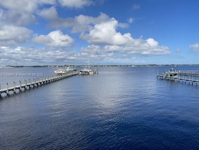 Immaculate 3Br/3.5 Ba decorator model unit w/volume ceilings offering breathtaking (wide open) River views! Open floor plan, Gourmet chef's kitchen that features sub-zero, Wolf and Asko appliances, quartz counters, and custom wood cabinetry. Additional features include heated pool and 2 car garage. Ideally located in downtown Stuart and close to restaurants and shopping. THERE IS NO BOAT SLIP INCLUDED WITH THIS UNIT.....All sizes, taxes, Measurements HOA Fess approx.