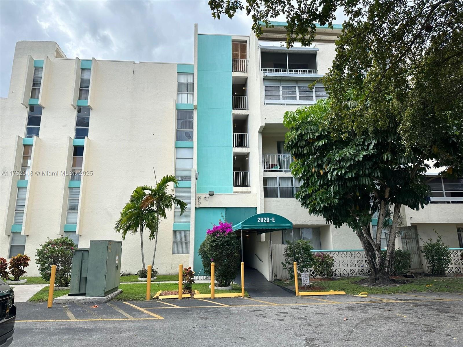 NEWPORT AT LAUDERHILL CON - Residential