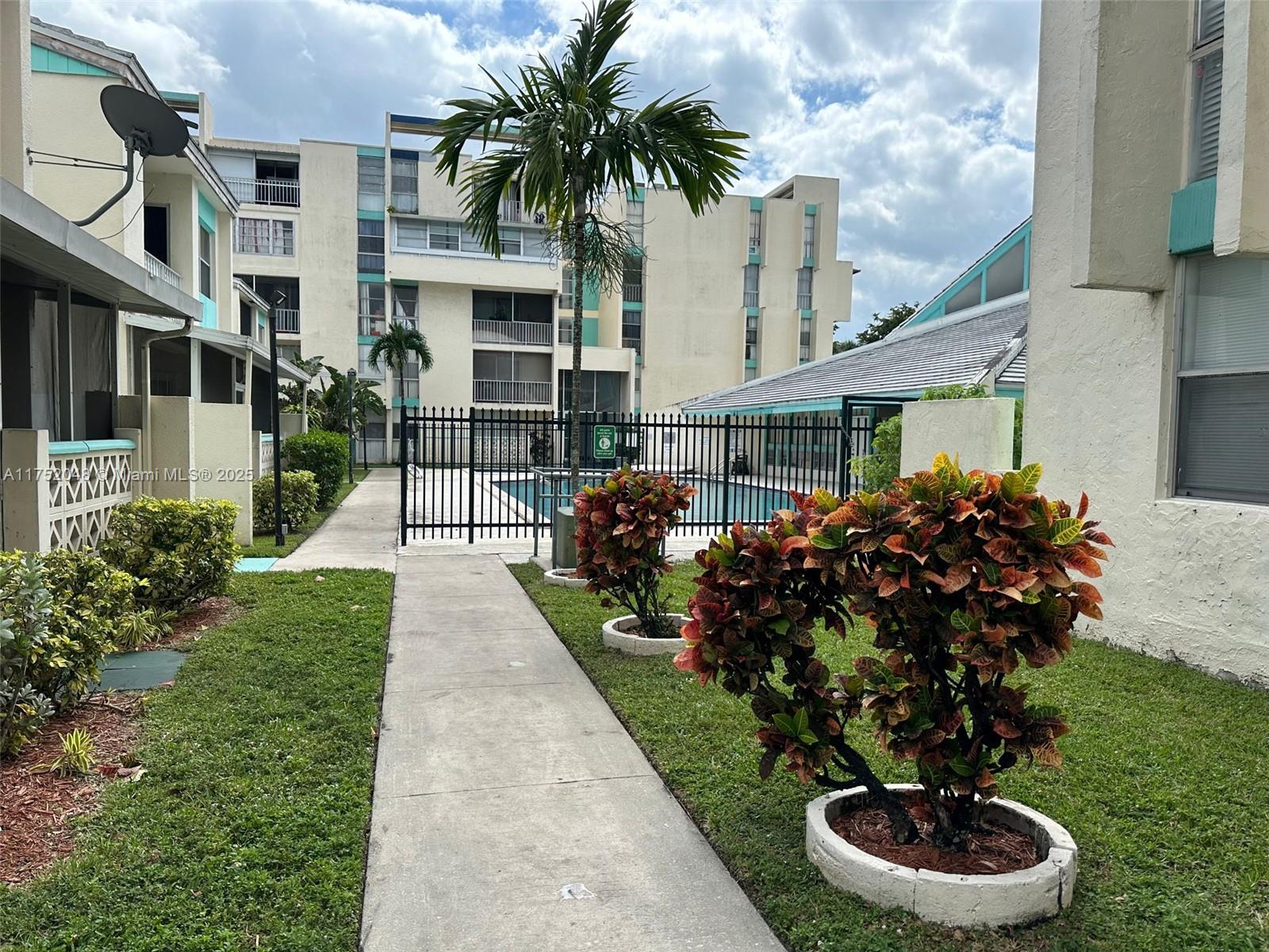 NEWPORT AT LAUDERHILL CON - Residential