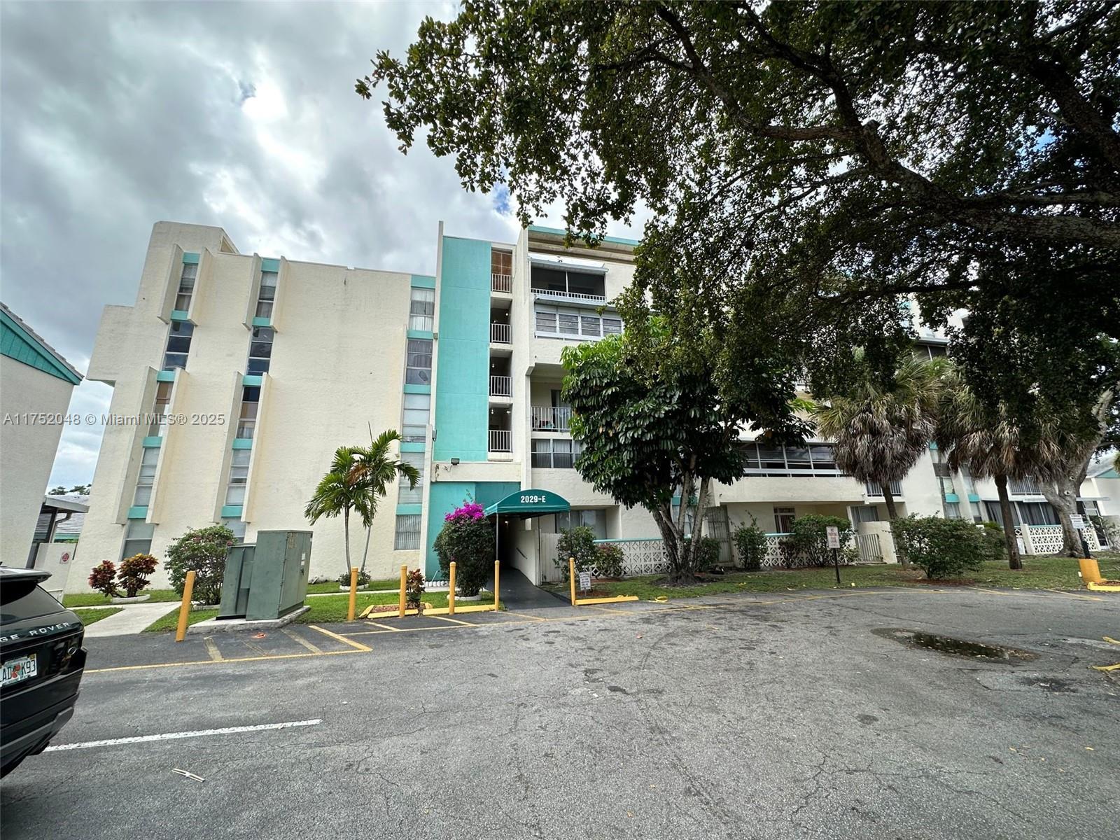 NEWPORT AT LAUDERHILL CON - Residential