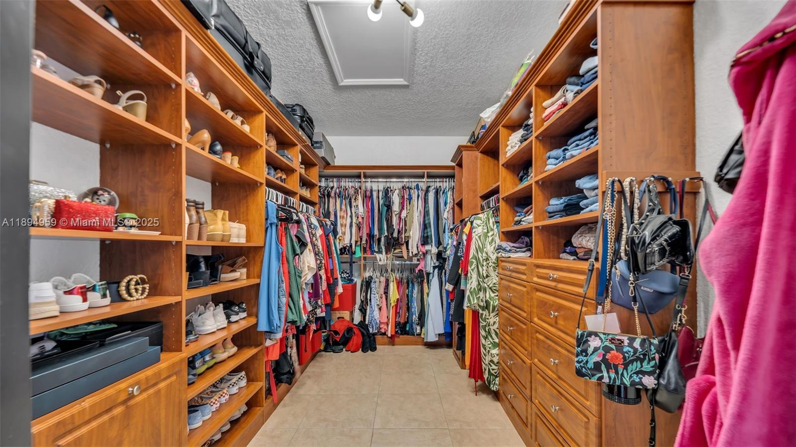 ISABELLA ESTATES - Residential