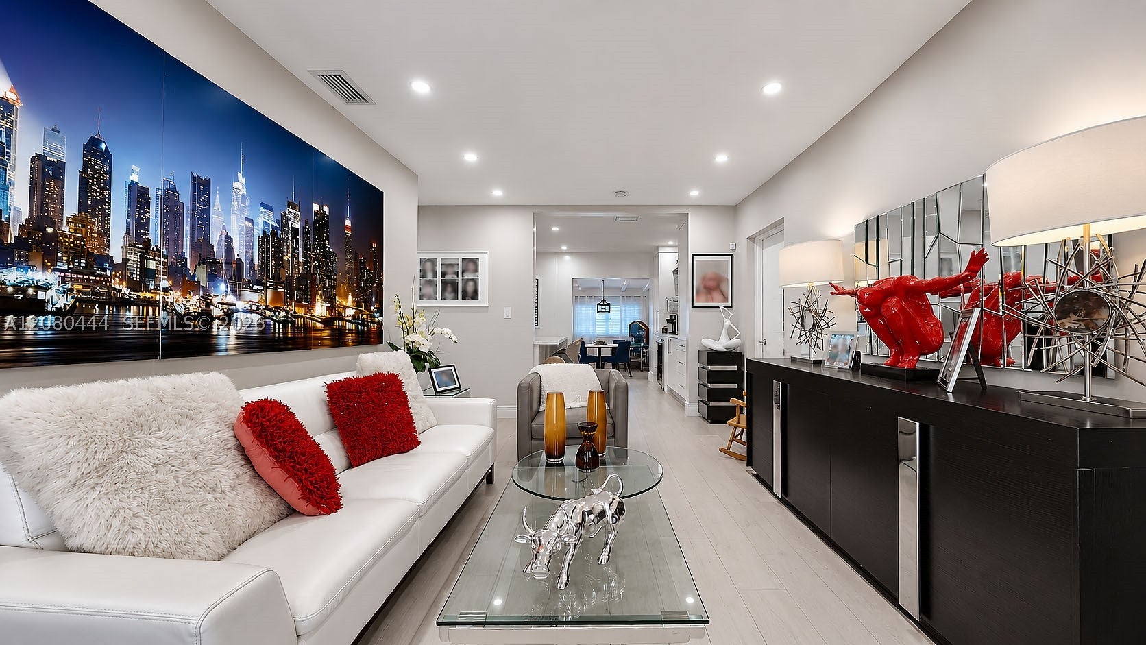6 Carmona Ave