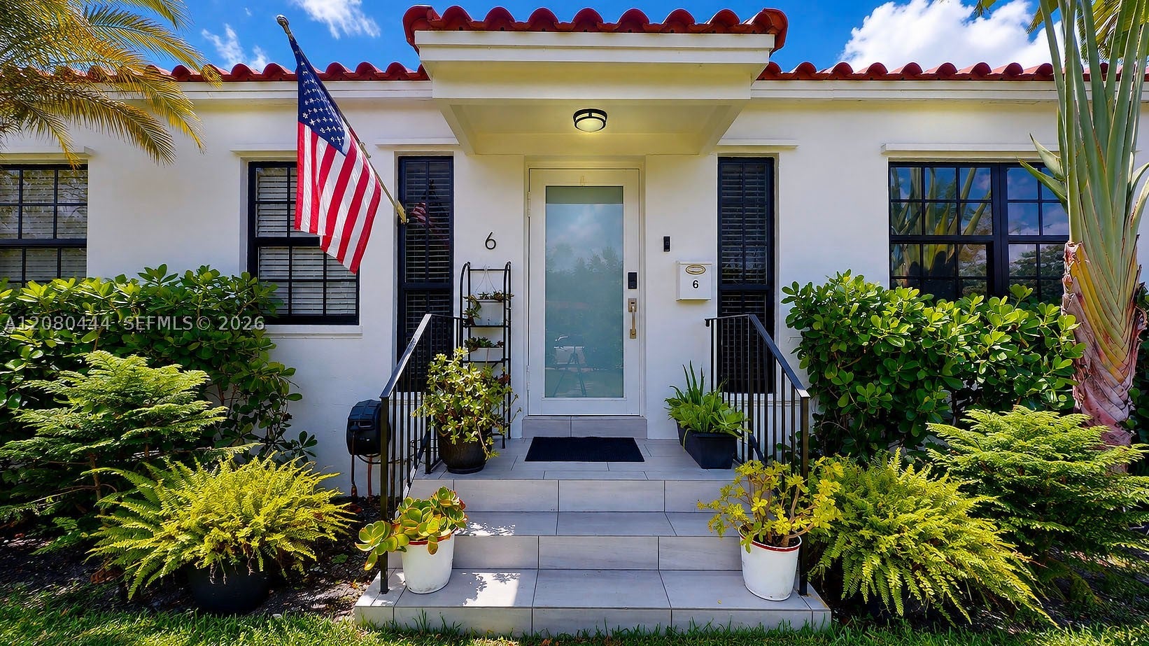 6 Carmona Ave