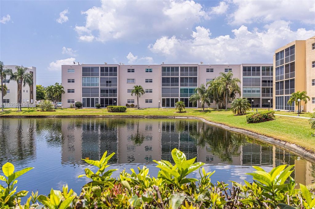 Photo of 315 SE 11th Ter #304, Dania Beach, FL 33004 (MLS # A11591964)