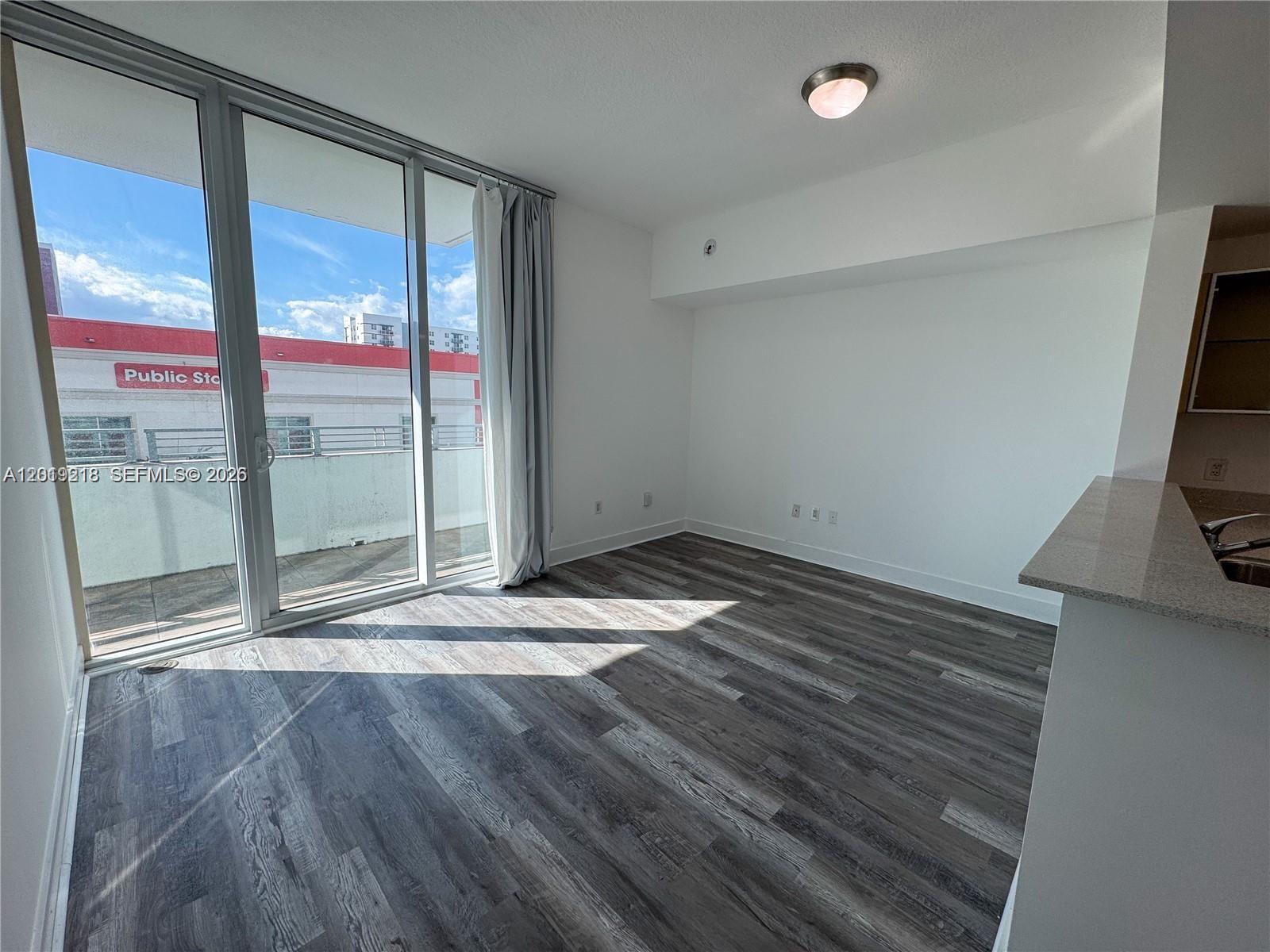 CITY 24 CONDO - Residential